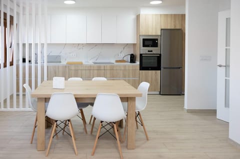 Kitchen or kitchenette, Dining area, oven, pet friendly, stove, toaster