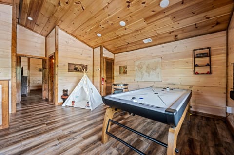Bear Family Cabin by Avada Properties Cabin in Pigeon Forge