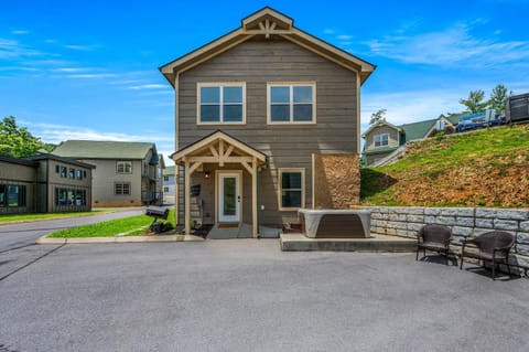 Bear Family Cabin by Avada Properties Cabin in Pigeon Forge