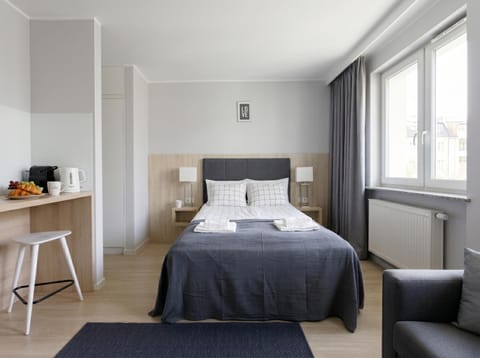 Bed, Living room, Photo of the whole room, Seating area, Bedroom, hair dresser