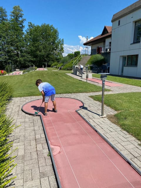 Privates Gästezimmer mit eigenem Bad & Küche im UG Apartment in Fribourg, Switzerland
