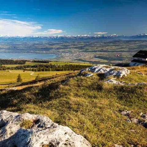 Privates Gästezimmer mit eigenem Bad & Küche im UG Apartment in Fribourg, Switzerland