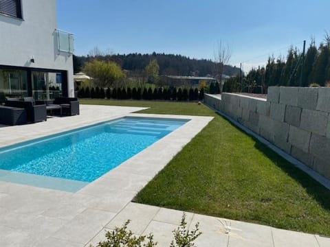 Privates Gästezimmer mit eigenem Bad & Küche im UG Apartment in Fribourg, Switzerland