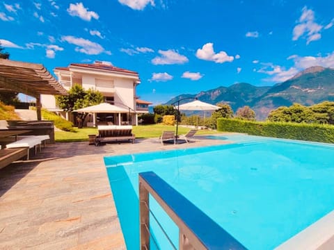 Natural landscape, Mountain view, Pool view, Swimming pool, Swimming pool, sunbed