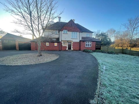 Property building, Facade/entrance, Garden, Garden view