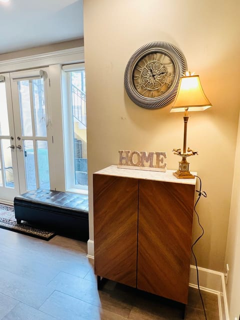 3Bed 2Bath Steam Sauna Retreat! Family friendly! Bed and Breakfast in Vancouver