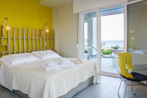 Bed, Garden, Bedroom, Sea view