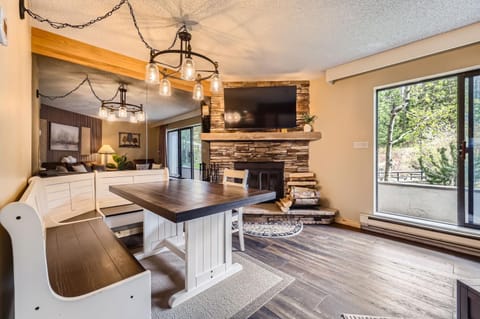 TV and multimedia, Living room, Seating area, Dining area, Evening entertainment