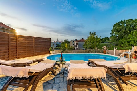 Table tennis, Swimming pool