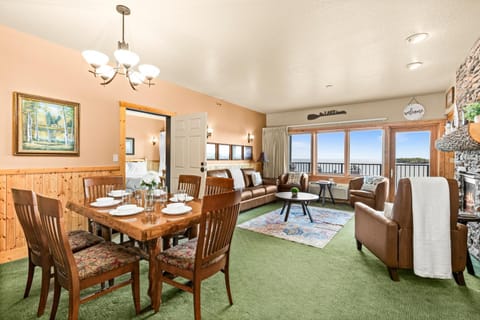 Amazing Superior Lake View Condo and Heated Pools Apartment in Two Harbors