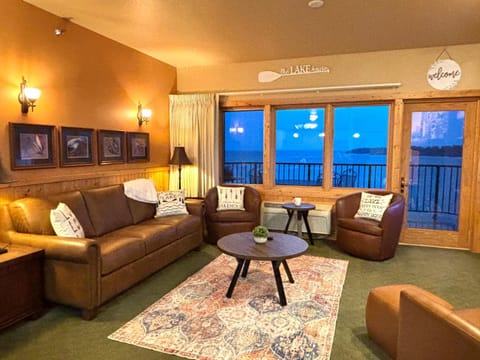 Amazing Superior Lake View Condo and Heated Pools Apartment in Two Harbors
