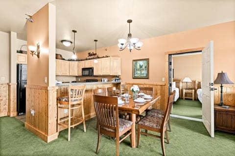 Amazing Superior Lake View Condo and Heated Pools Apartment in Two Harbors