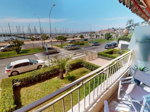 Spacieux 2P rénové face mer avec terrasse et garage - FR-1-196-381 Apartment in Menton