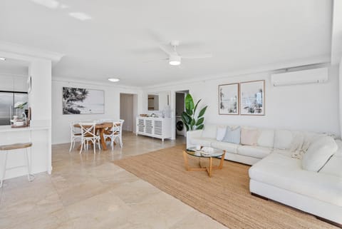 Living room, Seating area, Dining area, air conditioner