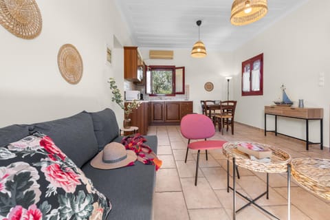 Photo of the whole room, Seating area, air conditioner