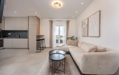 Kitchen or kitchenette, Living room, Seating area, Dining area