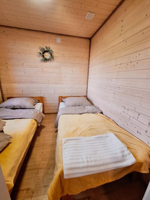 Bedroom, towels
