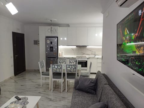 Kitchen or kitchenette, Seating area, Dining area