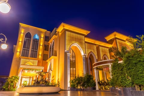 Property building, Facade/entrance, Night