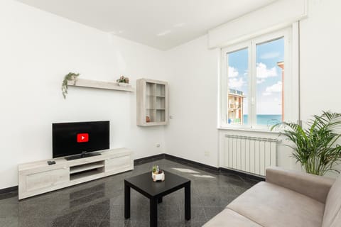 Living room, Evening entertainment, internet