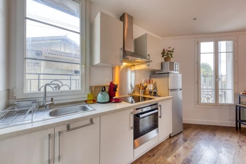 Kitchen or kitchenette, Dining area, oven, stove, toaster