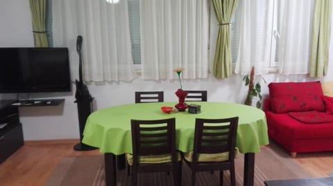 TV and multimedia, Living room, Seating area, Dining area