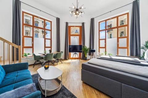 Bed, Living room, Photo of the whole room, Seating area, Bedroom, fireplace