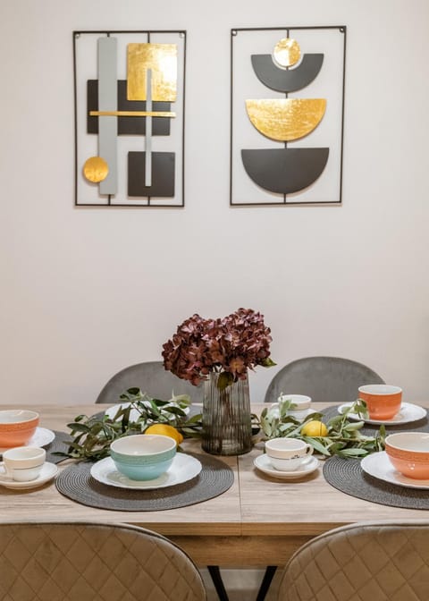 Food and drinks, Dining area