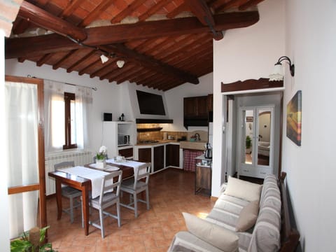 Kitchen or kitchenette, Seating area, Evening entertainment