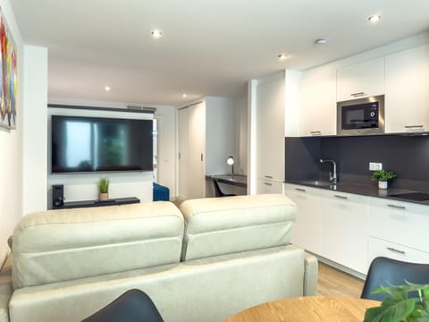 TV and multimedia, Kitchen or kitchenette, Living room, Dining area