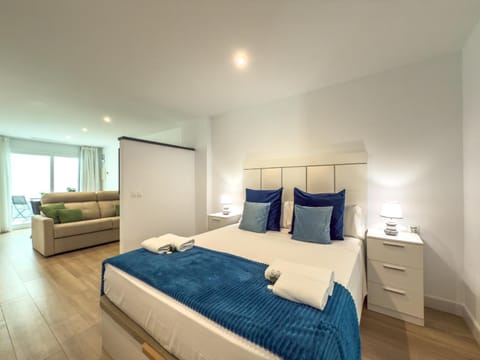 Bed, Living room, Photo of the whole room, Bedroom