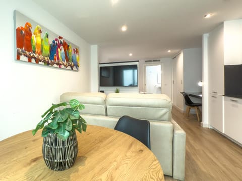 Bed, Living room, Photo of the whole room, Seating area, Dining area, Bedroom