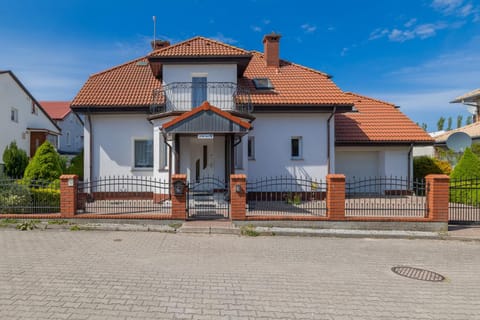Willa Janiska - by Jantar Apartamenty Kołobrzeg House in West Pomeranian Voivodeship, Poland
