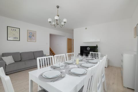 Willa Janiska - by Jantar Apartamenty Kołobrzeg House in West Pomeranian Voivodeship, Poland