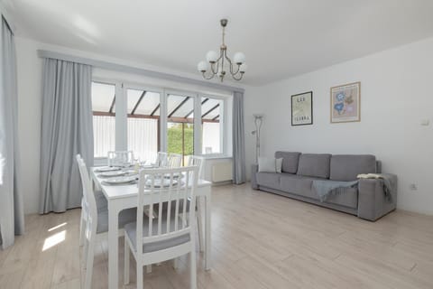 Willa Janiska - by Jantar Apartamenty Kołobrzeg House in West Pomeranian Voivodeship, Poland