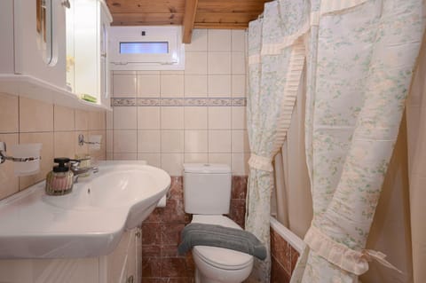 Shower, Toilet, Bathroom, Bath, towels