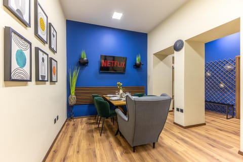 Communal lounge/ TV room, Living room, Dining area