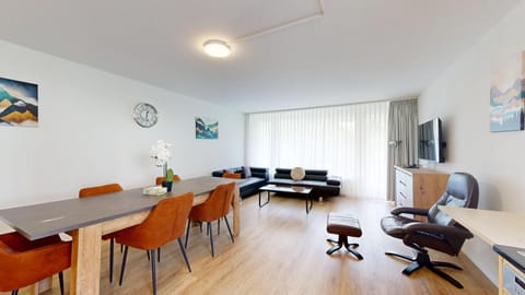 TV and multimedia, Living room, Seating area, Dining area