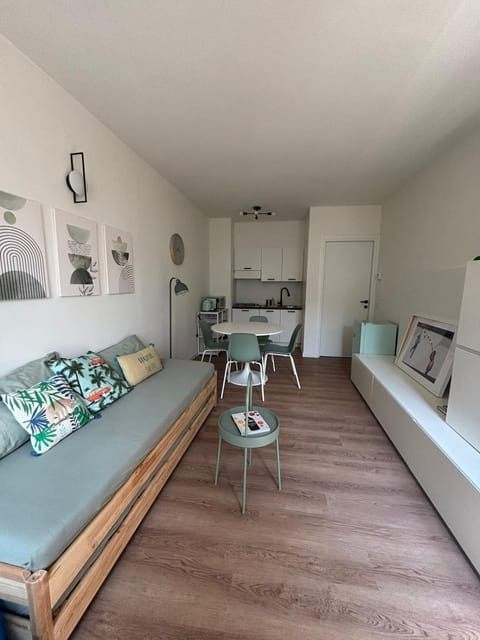 Kitchen or kitchenette, Seating area, Dining area