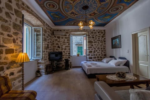 Royal House Apartment in Kotor