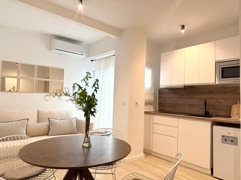 Kitchen or kitchenette, Living room