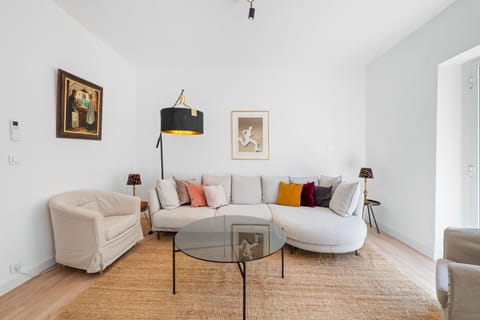 Le Botta, spacieux appartement famillial, centre ville de Menton, jardins Biovès, à 5 minutes de la mer Apartment in Menton