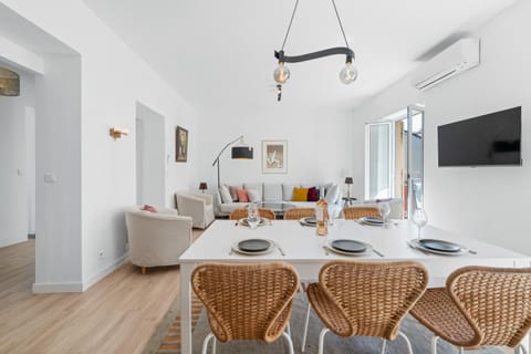 Le Botta, spacieux appartement famillial, centre ville de Menton, jardins Biovès, à 5 minutes de la mer Apartment in Menton