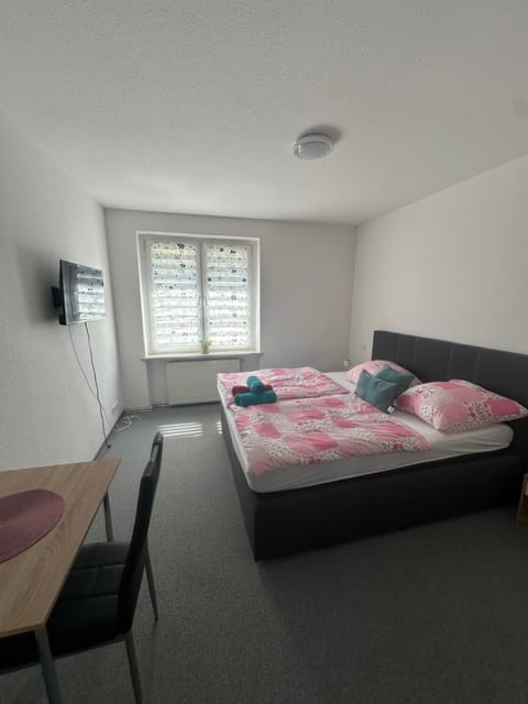Bed, TV and multimedia, Living room, Seating area, Bedroom