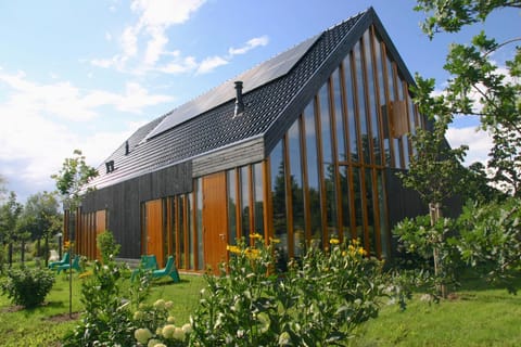 Property building, Facade/entrance, Garden