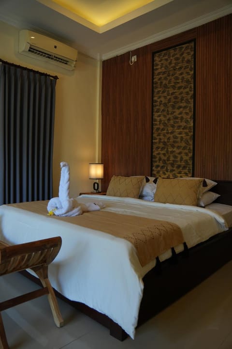 Photo of the whole room, air conditioner