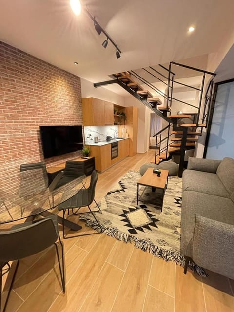 TV and multimedia, Kitchen or kitchenette, Living room, Seating area, Dining area