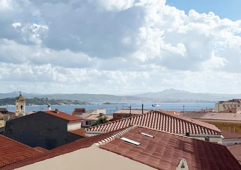 Day, Natural landscape, Lake view, Mountain view, Sea view