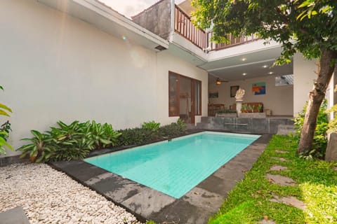 Day, Swimming pool