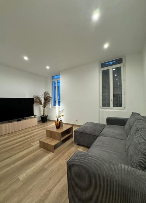Communal lounge/ TV room, TV and multimedia, Living room